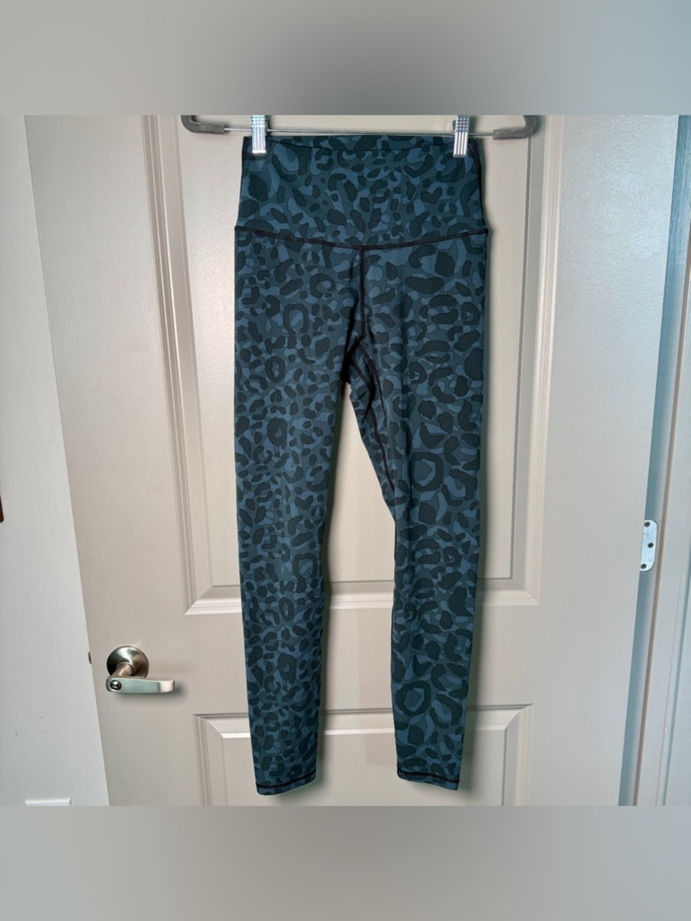 Colorful Koala High-Waist Leggings M Blue Gray Leopard Print Yoga Pants